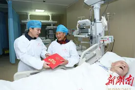 罗先东赴常德市一医院慰问住院老红军图片