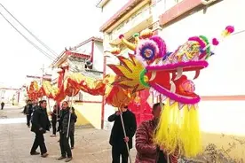 你过年看的舞狮可能出自这里 许昌霍庄村传承社火技艺百余年 酿造最地道的年味儿图片