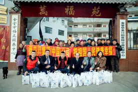 心系故园，马来西亚华裔成都送温暖图片