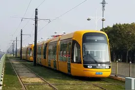 有轨电车——松江“蚕宝宝”进行首次调试图片