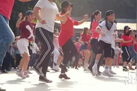 东莞广场舞大妈用《好运来》跳“鬼步舞”乐翻路人图片