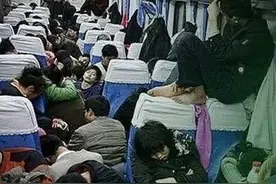 月薪30000的文案，全在火车上卖货！图片