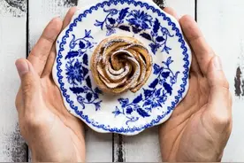 谢晓丹上门慰问见义勇为牺牲者家属图片