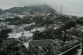 19岁搬运工骑摩托车从广东回四川，澎湃将全程三千里直播图片