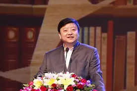 王巍“回炉”《南方周末》总编辑，段功伟卸任图片