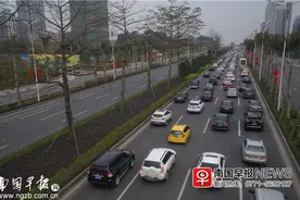 南宁各大客运站迎来客流高峰，跨省中转旅客数量明显增多图片