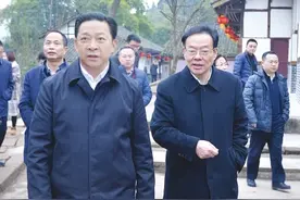 黄新初在广安市开展脱贫攻坚调研暨走基层送温暖活动图片