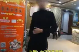 耿直boy！老爸不认醉驾 儿子抱住亲一口：是你开的图片