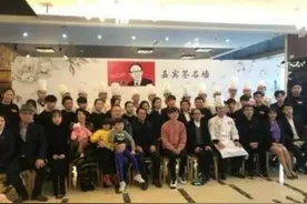 何炅全家近照罕见曝光 父子如同复制粘贴图片