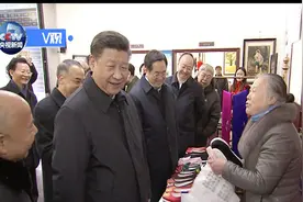 【独家V观】习近平在四川战旗村买布鞋
