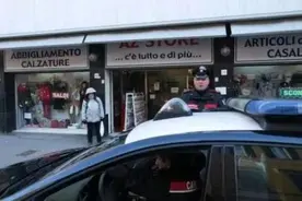 意大利华人收银员拿玩具枪恐吓顾客 将被起诉图片