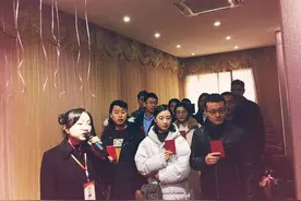 南充最有缘闺蜜：领结婚证偶遇！图片