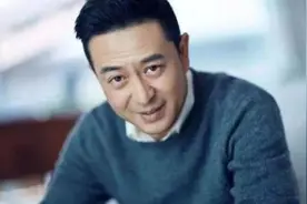 张嘉译走路姿势最近为什么火了？图片