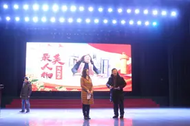 这位年近花甲的主持人 用坚守告别25年的舞台图片