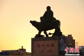 【新春见闻】年初一安徽涡阳老子庙万人上香祈福图片