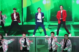 黄渤谈春晚劲舞：我们要攻占广场舞的大街小巷图片