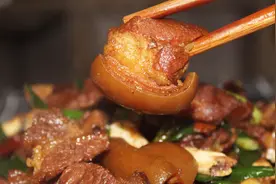 教你干锅羊肉的做法，在家就能自己做，过年可以试一试！视频封面