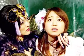 美女现场演唱兽电战队主题曲，不料却遭到亡灵军的袭击