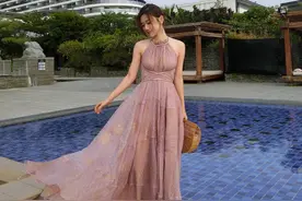 我一个人吃饭旅行到处走走停停，也一个人看书写信自己对话谈心图片