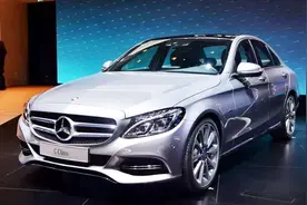 这款车一上市，奥迪和宝马都怕了，现新款降4万，跑婚车都能回本视频封面