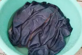 新买的裤子一定要这样清洗，洗错了直接缩短寿命，还掉色严重！