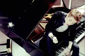 出生于加拿大名副其实的富二代，出道韩国的刘宪华还有什么来历？