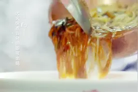 东北下岗女工创业，在昆明卖小锅米线，年入过百万