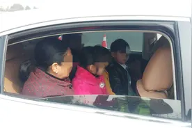 过年回家，五座车一家4个大人加2个小孩，会被交警判为超载吗？视频封面