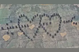 请转发让这个女孩看到！她的军人男友向她求婚了！