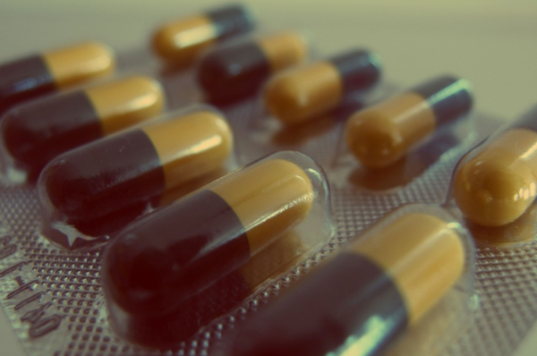 鏄ヨ妭鏈嶈嵂鑾椽鏉細閰掔簿鍜岃嵂鐗╀笉寰椾笉璇寸殑閭ｇ偣浜? onerror=