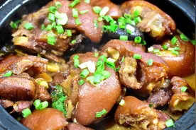 揭秘一个30年老店的猪蹄做法，快速软烂，色香味美，做法也简单