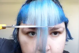 胖妹纸被嫌弃脸太大，一怒下剪了齐刘海后，瞬间就被她萌到了！