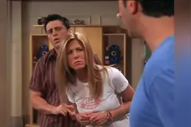 老友记——罗斯撞见刚分手的女友和自己朋友接吻，心态爆炸。视频封面