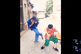 爆笑恶搞视频 小伙子你这样做是不对的