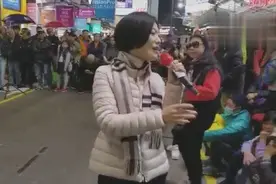 旺角罗文02/11小龙女龙婷街头演唱《你在我心中》，动听圈粉无数视频封面