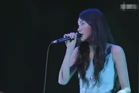 新垣结衣唱《恋空》主题曲，光脚站在舞台上的女神真的太美了！视频封面