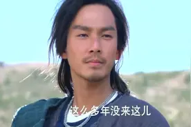 原来乔峰小时候就拜了玄苦大师为师，还在大海边练习武功