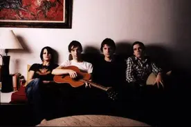 青春是颗珍珠在记忆的尘埃里闪闪发光丨音乐图片