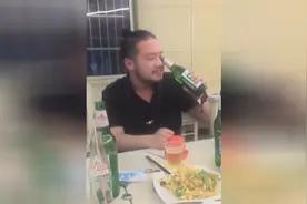 用眼皮开啤酒瓶盖，你这技术得练20年！