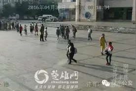 楚雄禄丰公安局副局长晨练遇数十人械斗，赤手空拳制止群殴显警察本色(图)图片