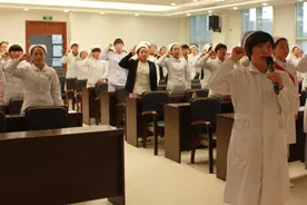 举行护士授帽仪式图片