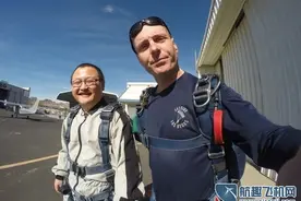 从未有过的激情体验 美国拉斯维加斯跳伞图片