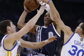 科尔：库里和汤普森轮流防守威少图片