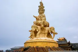 23万张纯金金箔！峨眉山金顶十方普贤今起重塑金身图片
