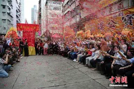 香港筲箕湾谭公诞庆典 巨型狮龙同亮相图片
