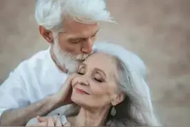 俄羅斯老年模特视频封面