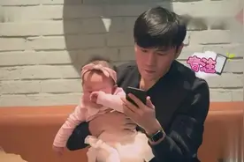 一家人出去吃饭，米粒却在餐厅睡了，伊能静全程细心呵护！视频封面