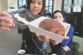 外国妹纸游上海 品尝最近火到不行的脏脏包视频封面
