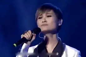 李宇春家庭背景首次曝光，原来出生在警察世家，难怪地位屹立不倒
