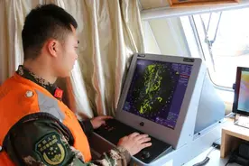 在海上过年 万家灯火海警官兵坚守岗位护安宁图片